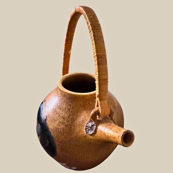 Vintage Studio Pottery Teapot – Handcrafted Stoneware with Bamboo Handle & Glaze - Picture 4 of 11